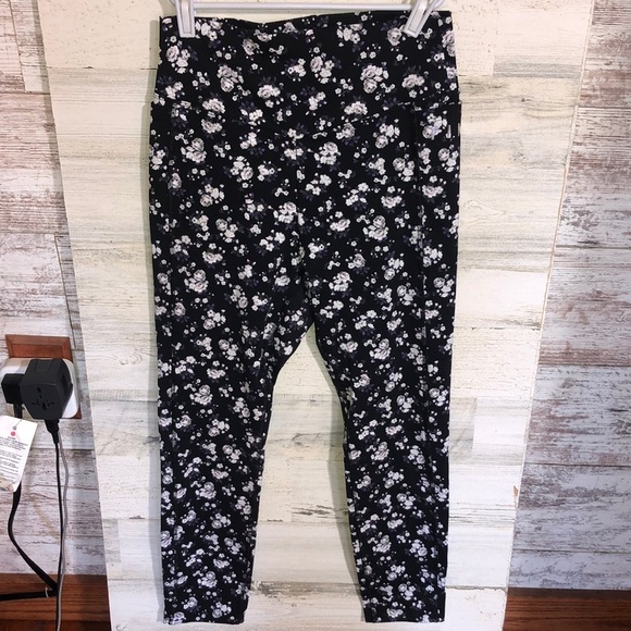 PINK Victoria's Secret Pants - PINK Victoria’s Secret ultimate floral purple and white leggings size medium​​